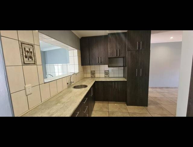 4 BEDROOM HOUSE FOR SALE IN FRAAIUITSIG